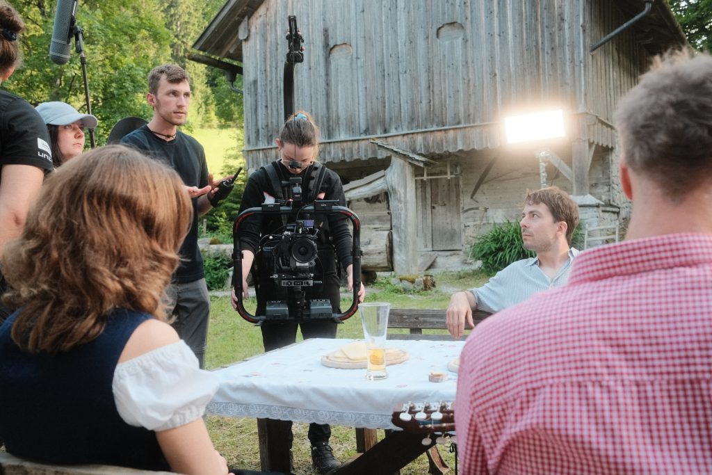 Besprechung am Set von "Carlina". 